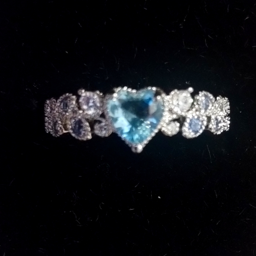 New Womens Size 6 Elegant Blue Heart Ring